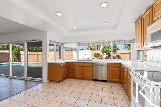 Building Photo - Stunning 4-Bedroom Simi Valley Home with P...