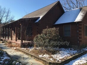 Building Photo - 414 Hoover Rd