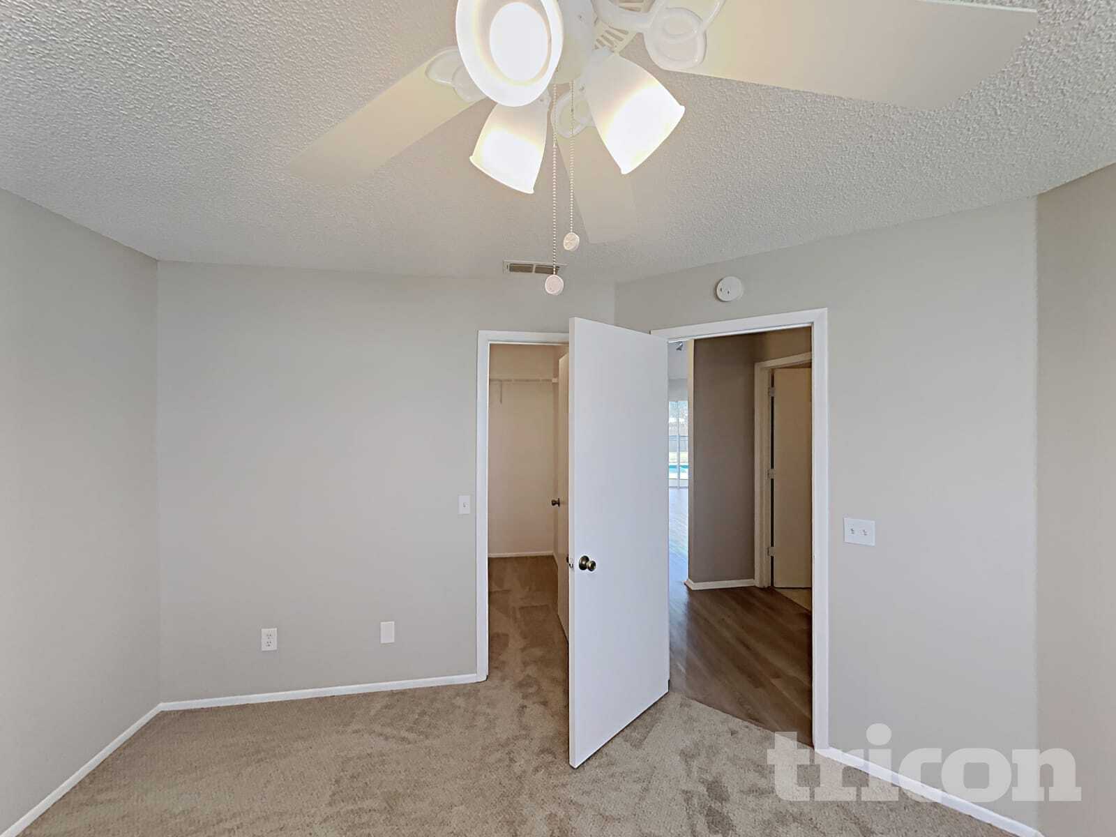 Building Photo - 6209 61st Ct E