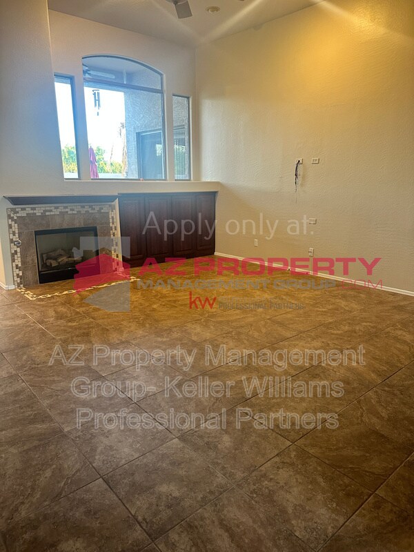 Building Photo - 16802 W Tonbridge St