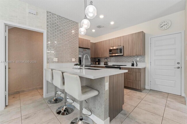 Building Photo - 8367 Central Park Blvd