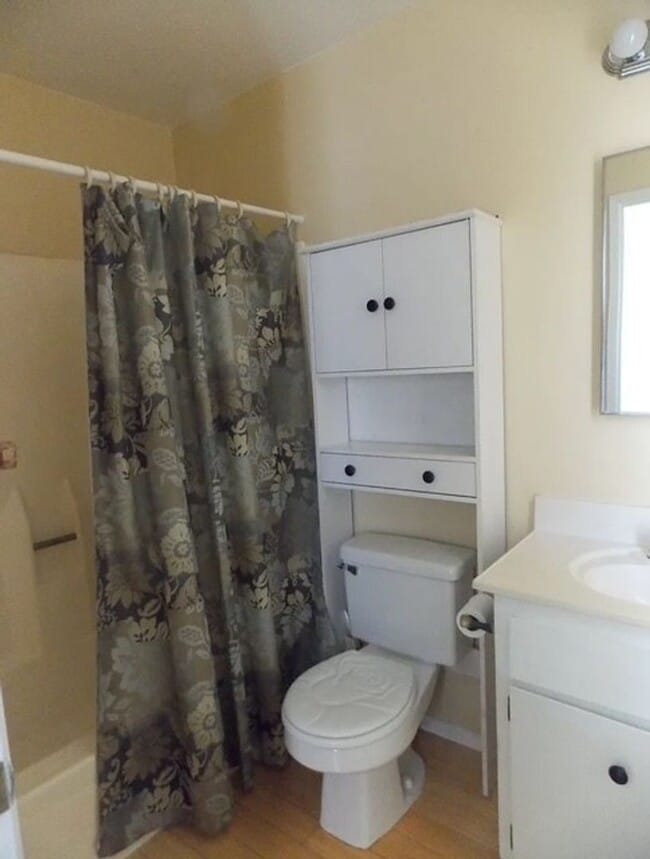 Building Photo - Charming 2 Bed Single Level Detached Condo