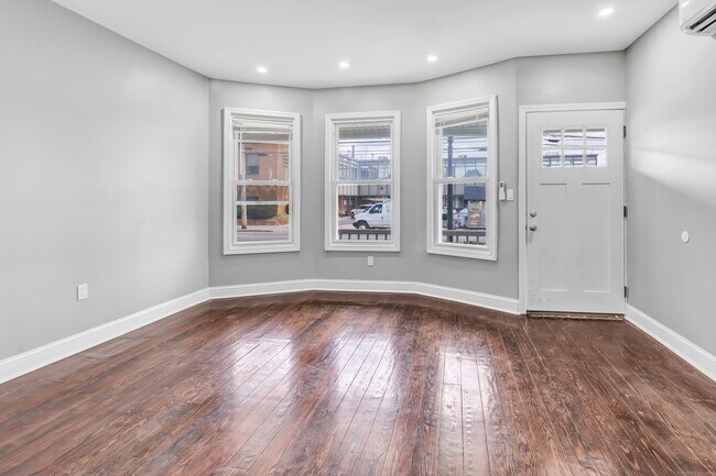 Building Photo - 877 Madison Ave