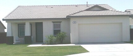 Building Photo - Charming House featuring 4 beds/2 baths Av...
