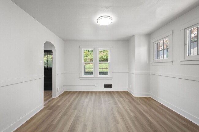 Building Photo - Amazing 3 bedroom home in Wilkinsburg available November 1!