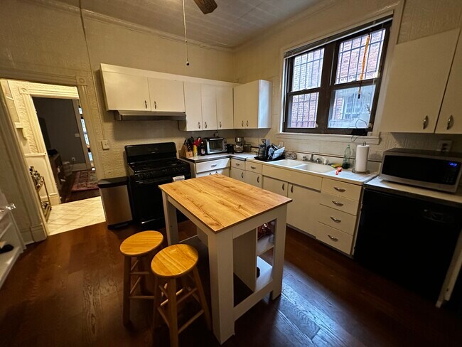 Building Photo - 1830 Swann St NW