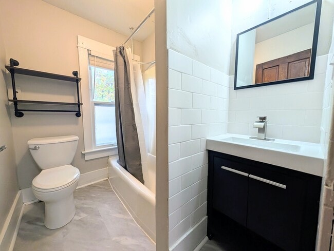 Building Photo - 1012 Bethel St