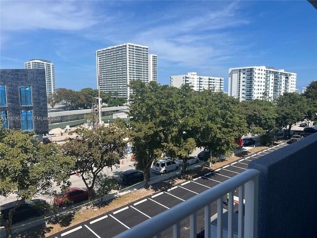 Building Photo - 1801 S Treasure Dr