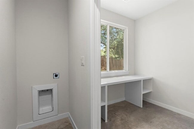 Building Photo - 22206 Briarcliff Dr