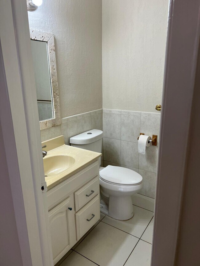Building Photo - 2491 SW 82nd Ave