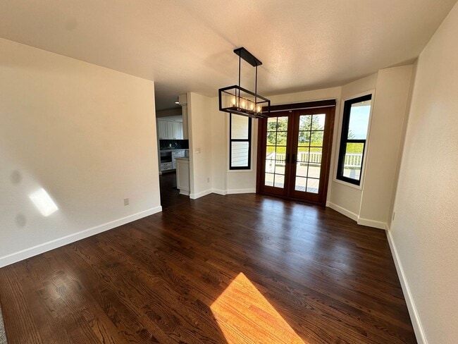 Building Photo - Stunning large 3 bedroom home in West Aubu...