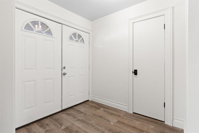 Building Photo - 600 Pin Tail Ln