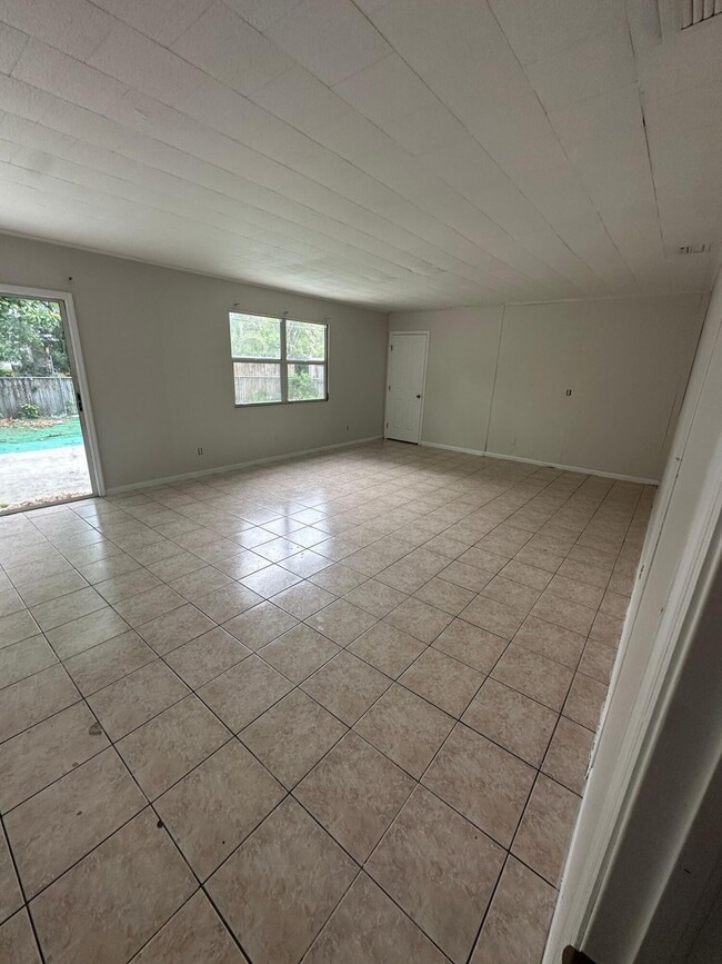 Building Photo - 775 Snead Cir