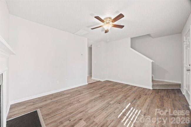 Building Photo - 1411 Swaying Branch Ln