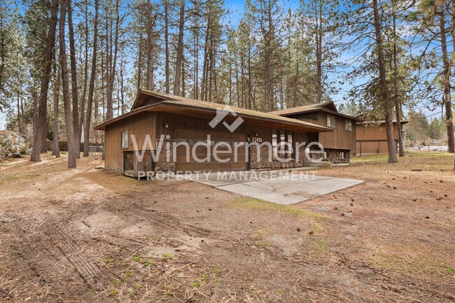 Building Photo - Country Living Multi Level in Ponderosa