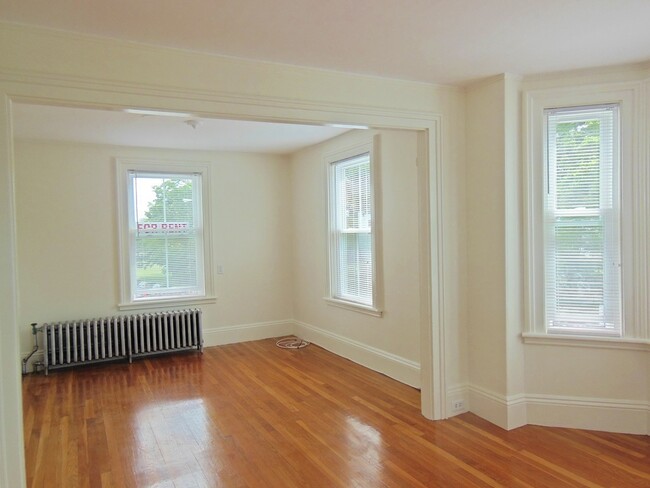 Building Photo - 90 Lothrop St