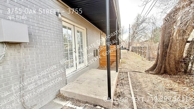 Building Photo - 3755 Oak St