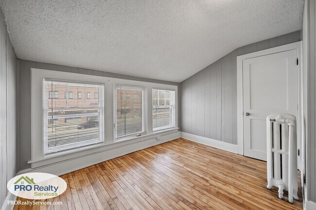 Building Photo - 3 Bedroom Home in South Minneapolis