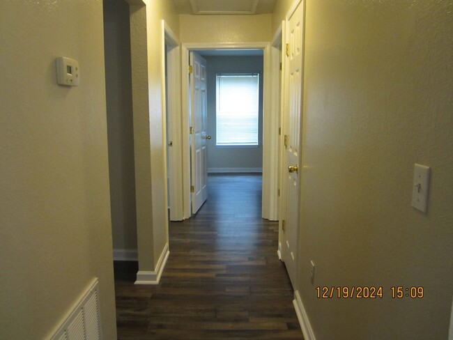 Building Photo - 2BR/1BA Home in Long Beach.  Rent is $950