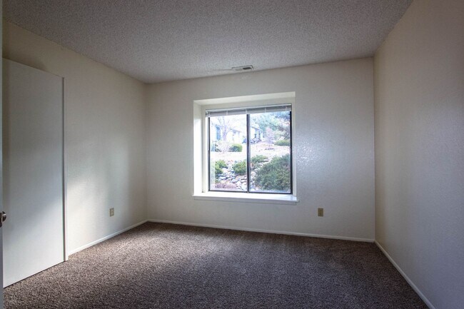 Building Photo - Montana Terrace Condo