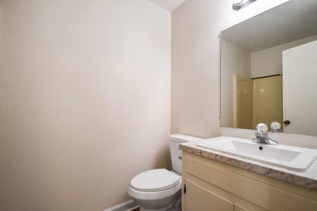 Building Photo - Pet Friendly Three Bedroom!