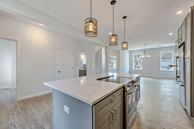 Building Photo - 5551 Columbo St