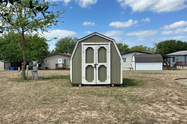 Building Photo - 1601 E Slaughter Ln