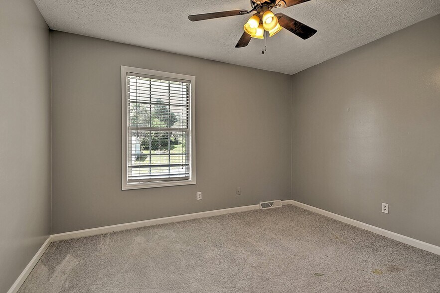 Building Photo - 185 Woodland Cir