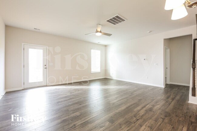 Building Photo - 415 Stonefence Dr