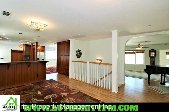 Building Photo - 3 br, 2 bath House - 1241 Almond Ave Top L...