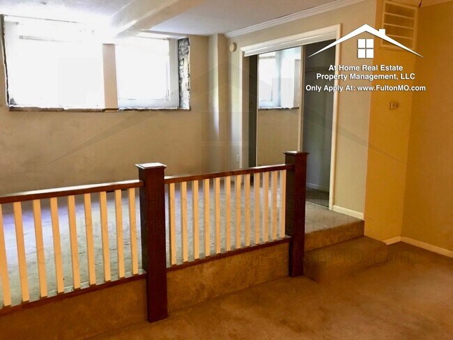 Building Photo - 808 Center St