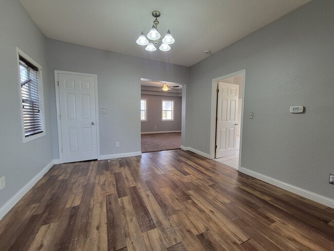 Building Photo - Beautiful 2 bed home