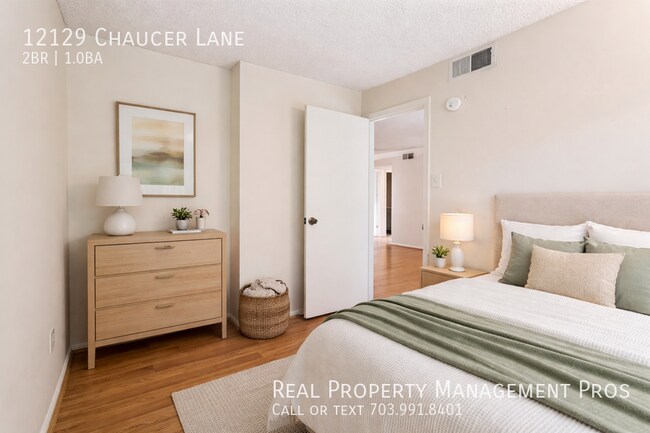 Building Photo - 12129 Chaucer Ln