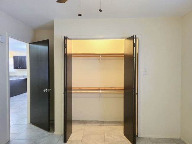 Building Photo - Chapel Road Area Duplex