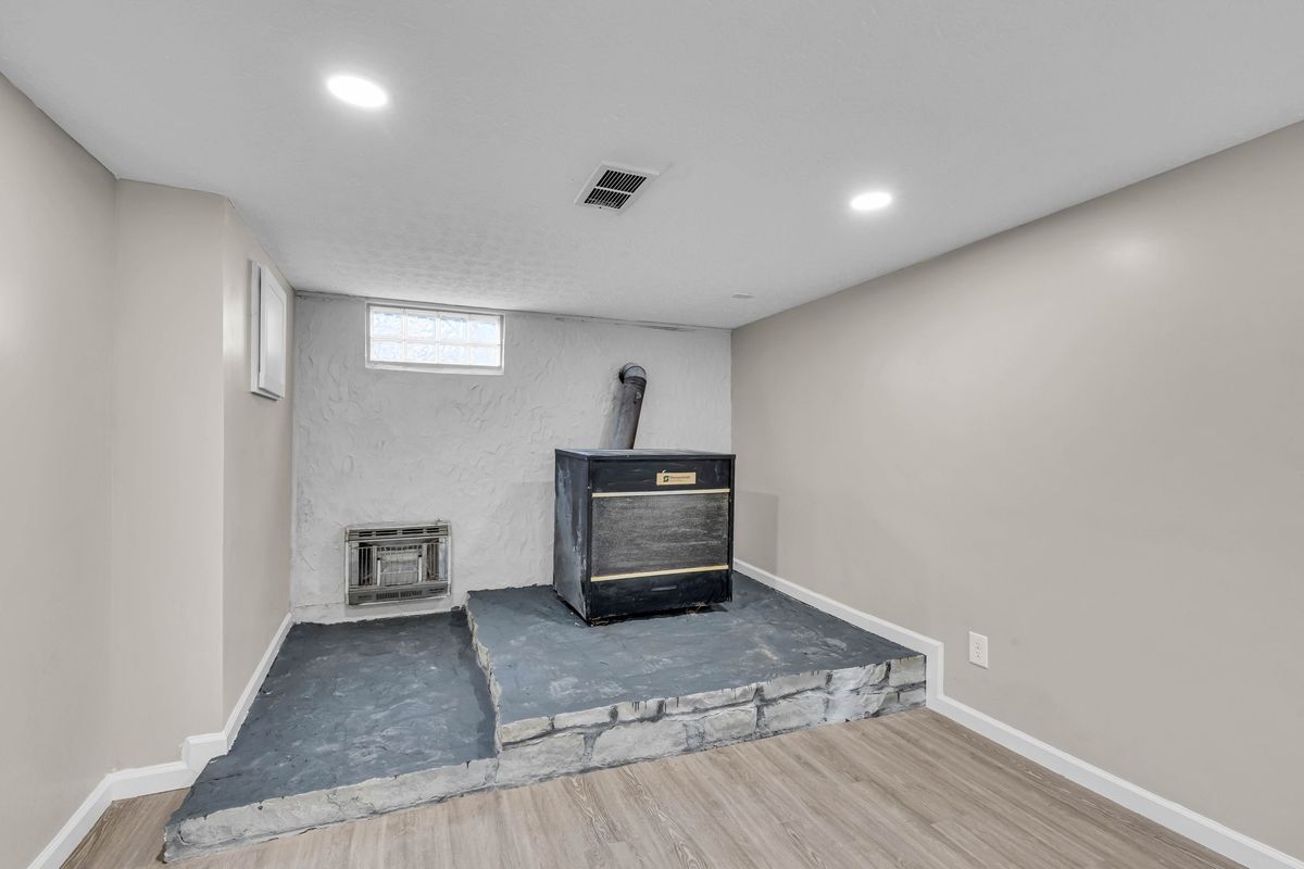 Building Photo - 3134 Medina Ave