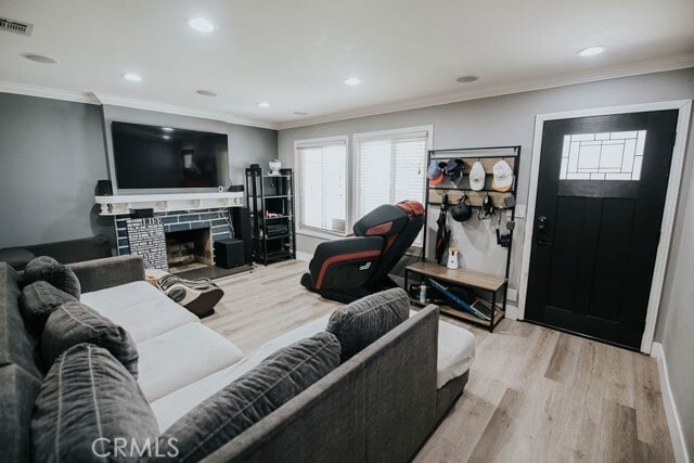 Building Photo - 2438 Emerson Dr