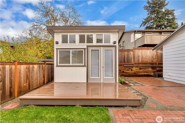 Building Photo - Lower Kennydale 3 bed/2 bath Rambler!