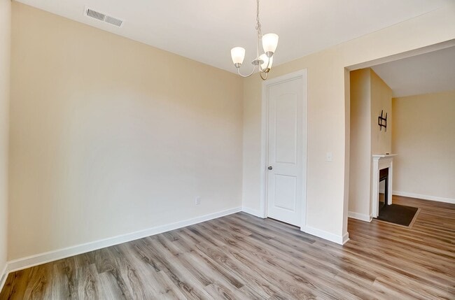 Building Photo - 3 Bedroom Townhome in Steele Creek!