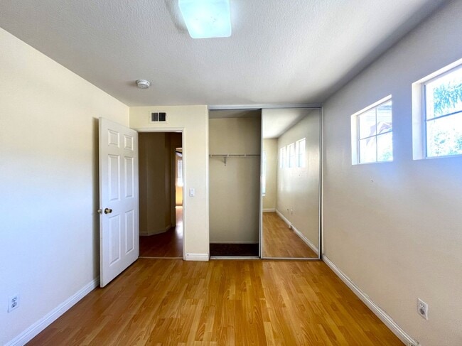 Building Photo - 4 bed, 2.5 bath located in Corona, CA!