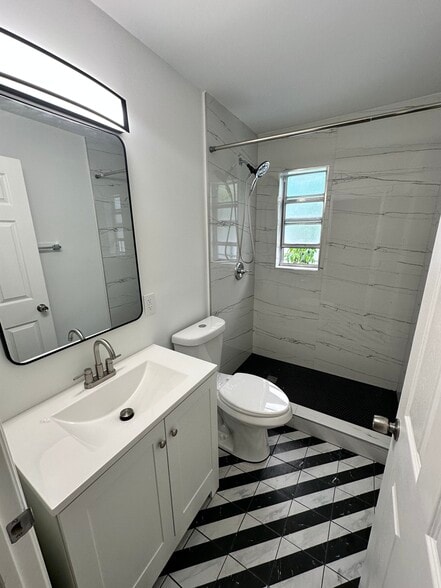 Building Photo - 2550 SW 9th St