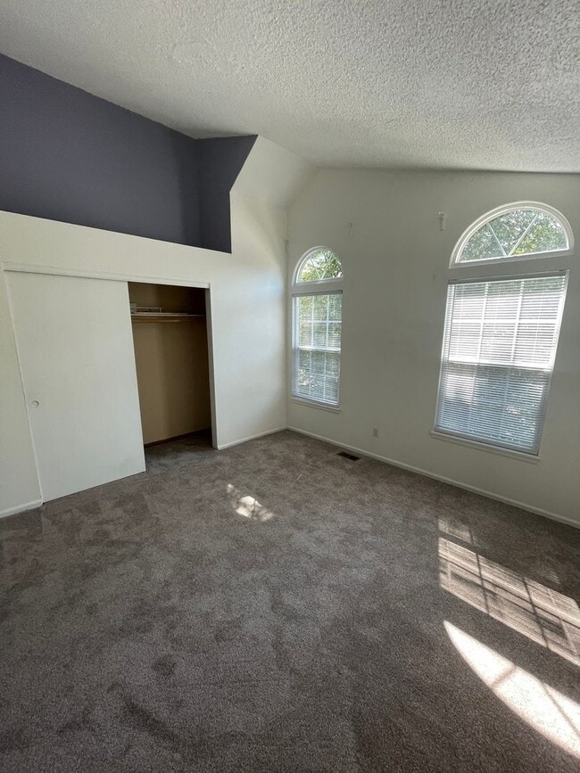 Building Photo - 403 Pheasant Run