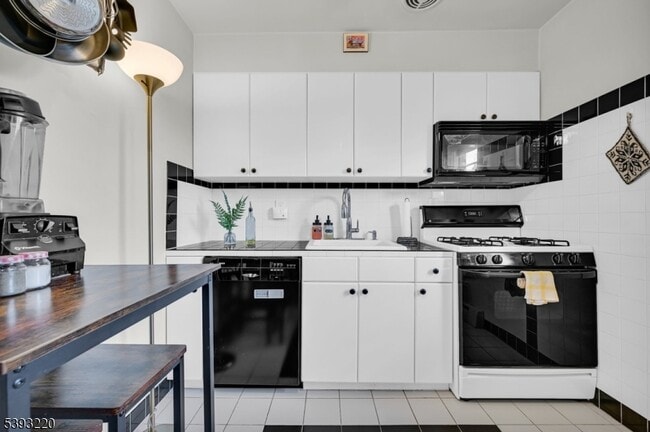 Building Photo - 640 Franklin Ave