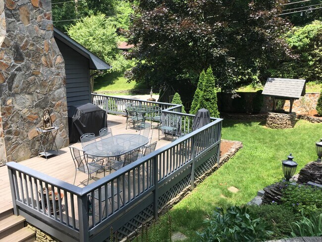 Side deck with hot tub - 283 Tanglewood Dr