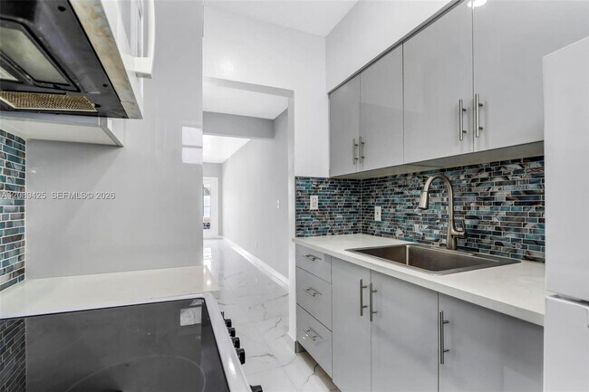 Building Photo - 635 8th St
