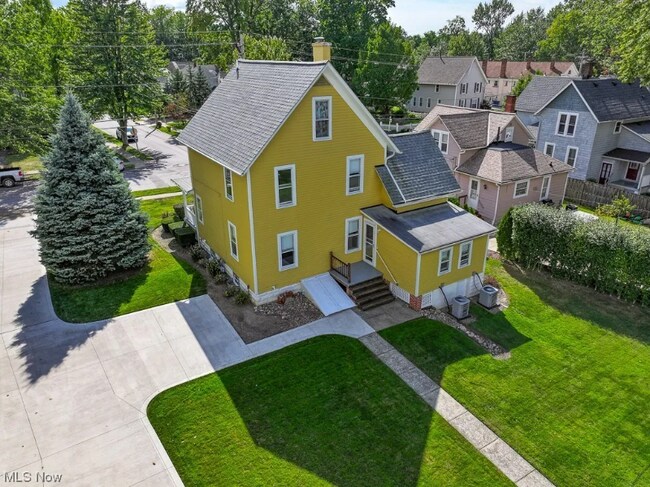 Building Photo - 38171 Wilson Ave