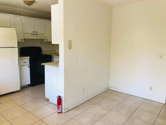 Building Photo - 2Bed 2Bath Condo Lake worth