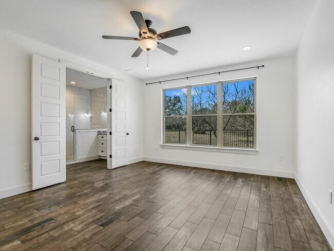 Building Photo - 319 Parallel Cir