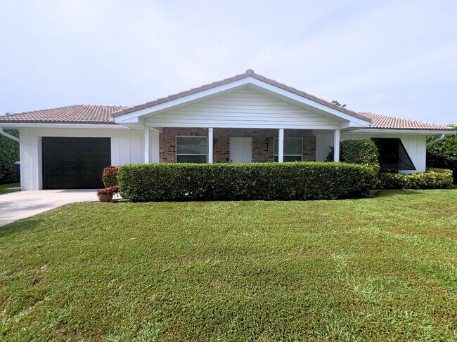 Building Photo - 1260 Manor Dr