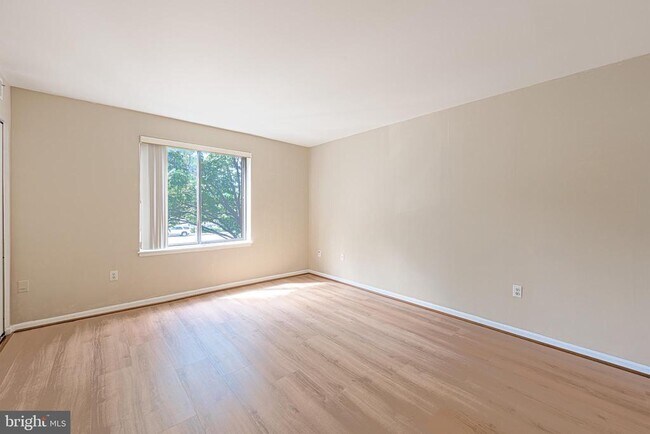 Building Photo - 9728 Kingsbridge Dr