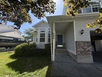 Building Photo - 704 Country Club Dr